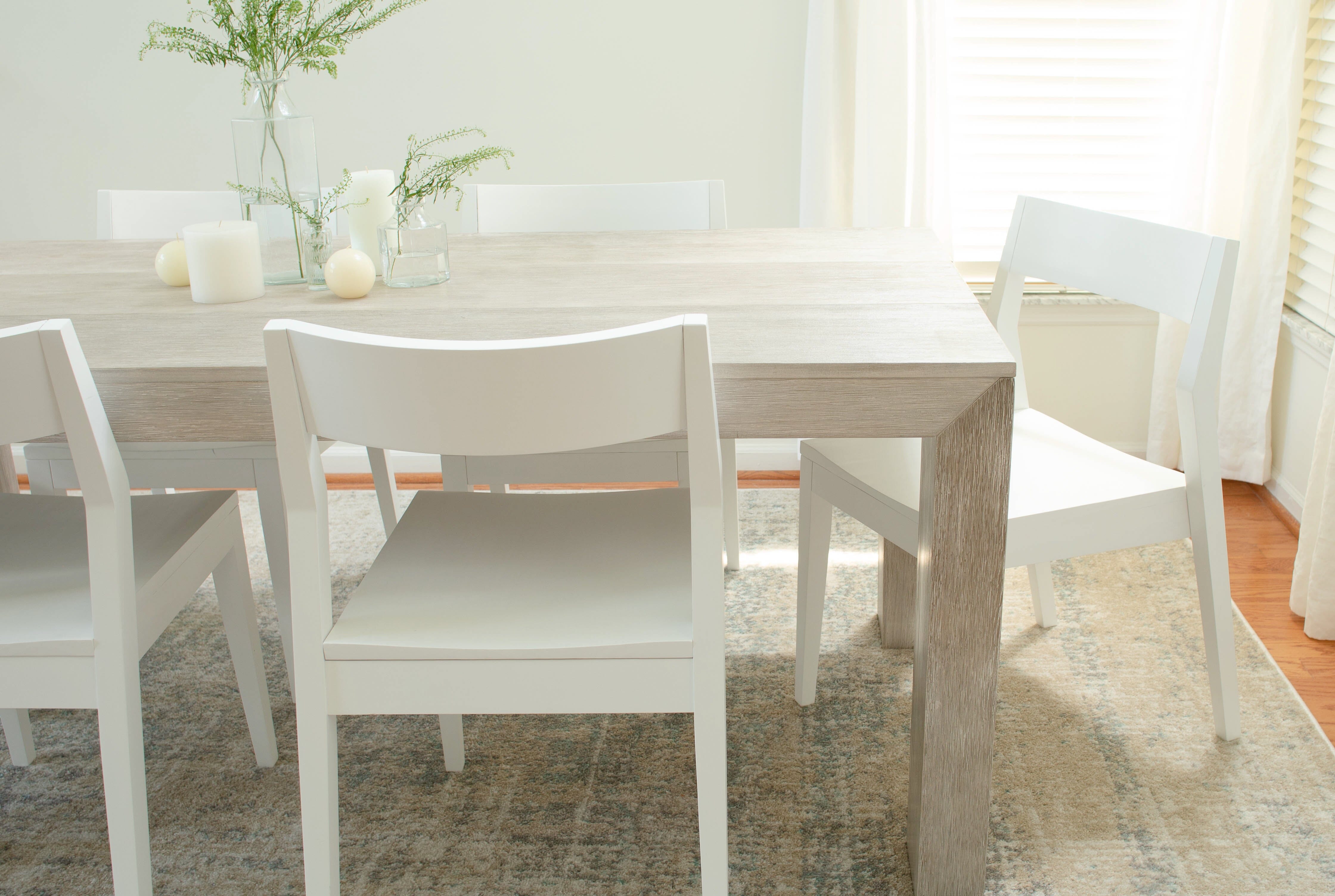 How to Choose a Dining Chair for Your Entertaining Space
