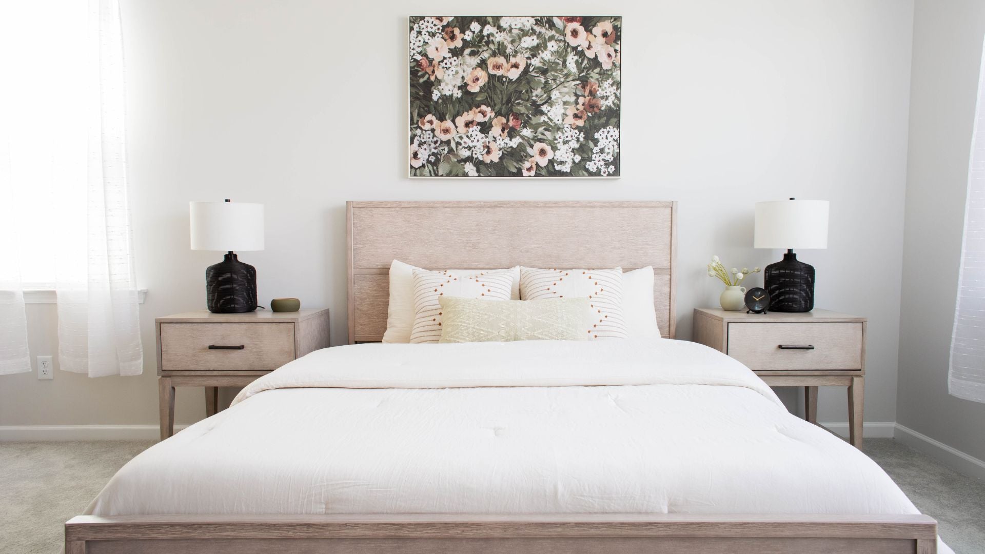 Solid wood contemporary bedroom set with two nightstands